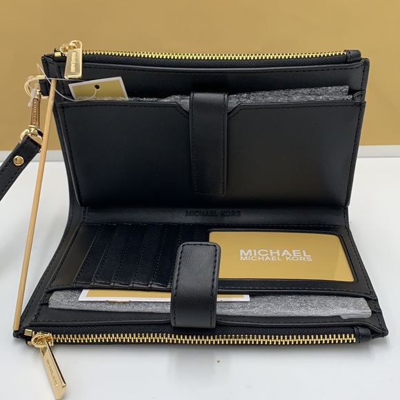 MICHAEL KORS
Black MULTI
LG DOUBLE ZIP WRSTLT
Crocodile Leather Snakeskin - Picture 9 of 12